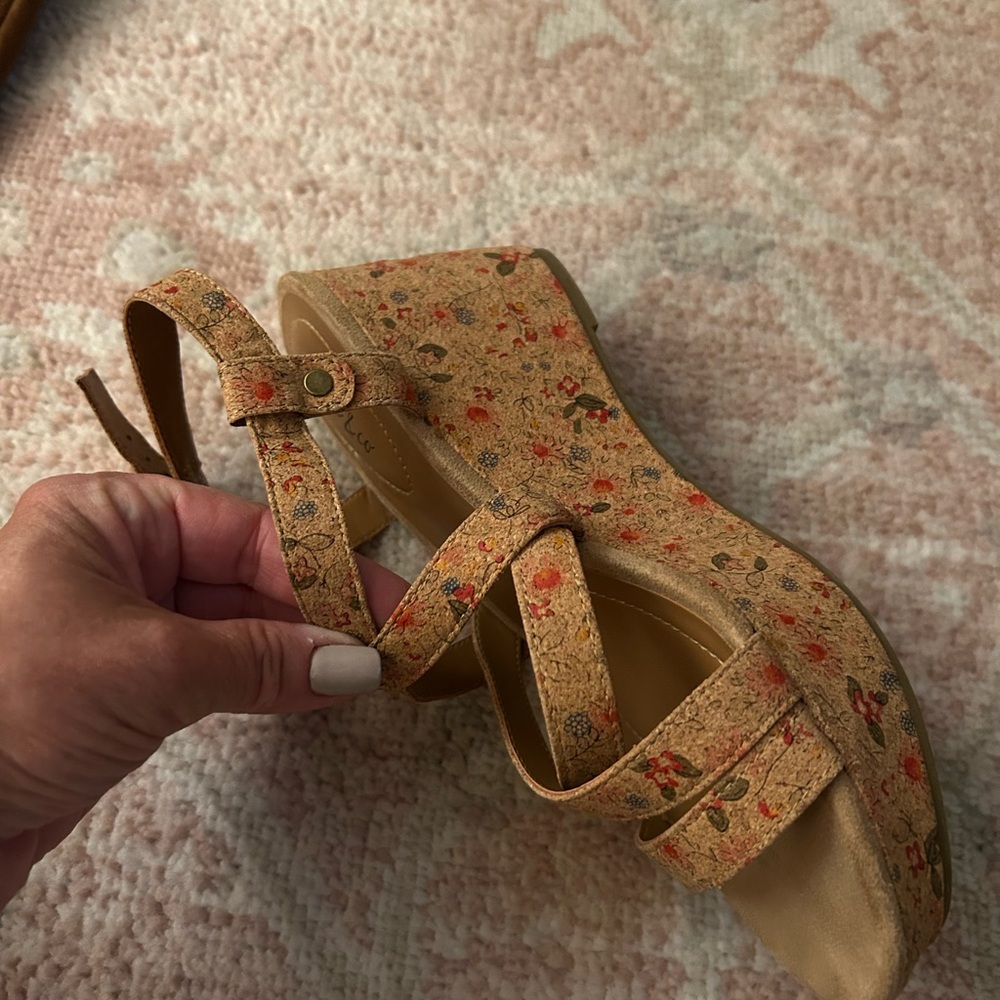 Floral Wedge Sandals - Picture 5 of 5